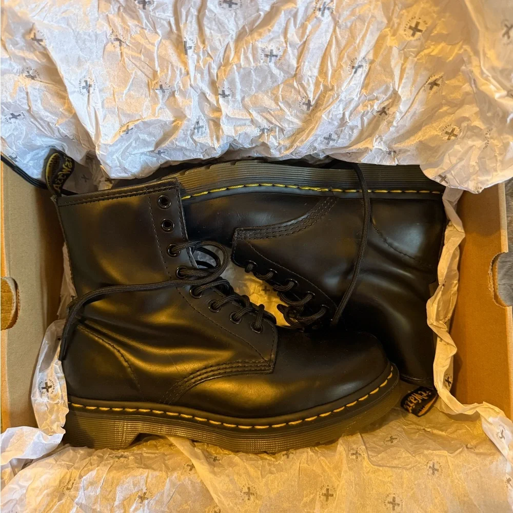 Dr. Martens Black 1460 Smooth Boots - Picture 2 of 6